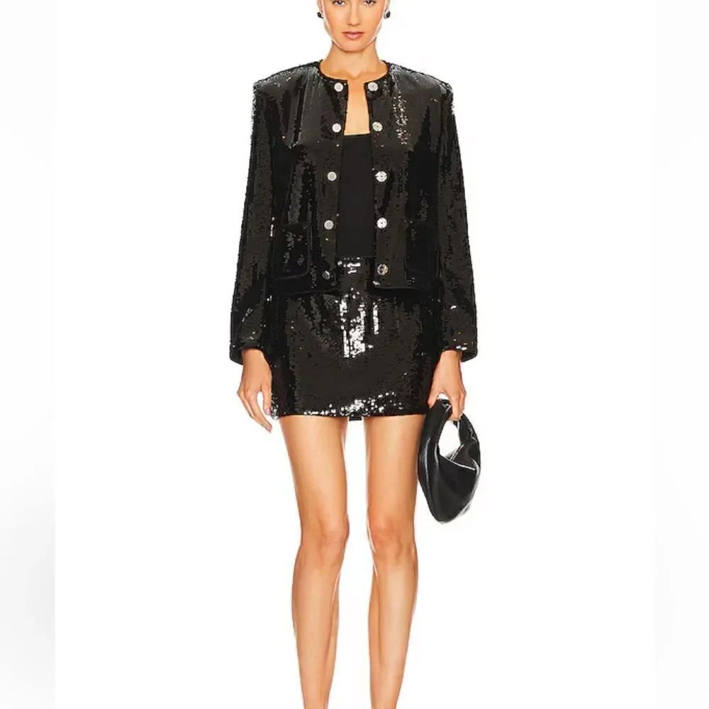 Pocket Cropped Jacket in Black
Theory